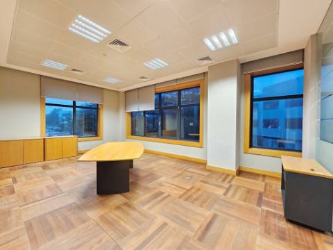 Espaçoso e requintado escritório no Centro Empresarial da Beloura, Sintra