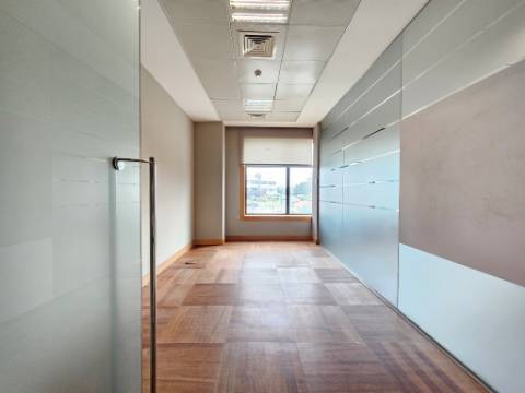 Espaçoso e requintado escritório no Centro Empresarial da Beloura, Sintra