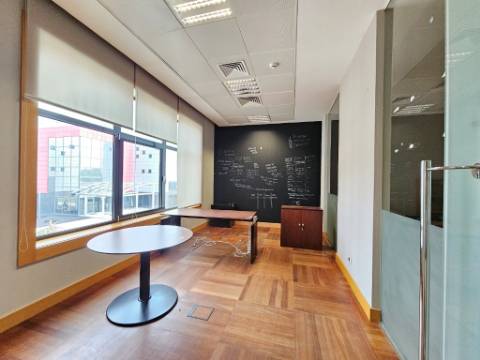 Espaçoso e requintado escritório no Centro Empresarial da Beloura, Sintra