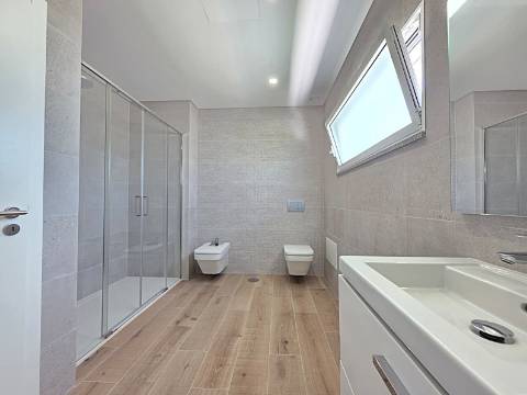 Moradia T4 com Piscina e Garagem Dupla perto do Centro de Tavira