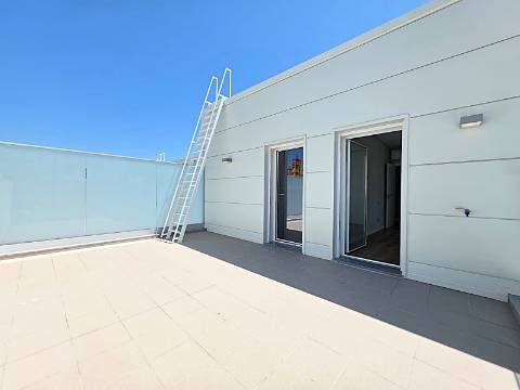 Moradia T4 com Piscina e Garagem Dupla perto do Centro de Tavira