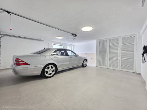 Moradia T4 com Piscina e Garagem Dupla perto do Centro de Tavira