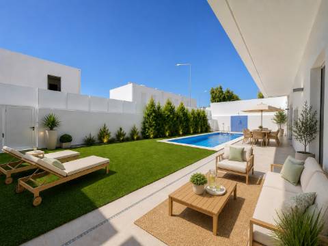 Moradia T4 com Piscina e Garagem Dupla perto do Centro de Tavira