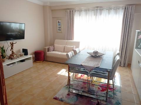 Apartamento T2, com arrecadação - Jardim da Radial - Ramada, Odivelas