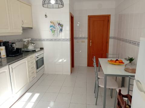 Apartamento T2, com arrecadação - Jardim da Radial - Ramada, Odivelas