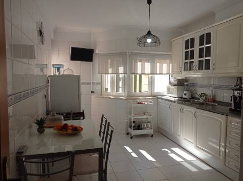 Apartamento T2, com arrecadação - Jardim da Radial - Ramada, Odivelas