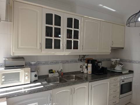 Apartamento T2, com arrecadação - Jardim da Radial - Ramada, Odivelas