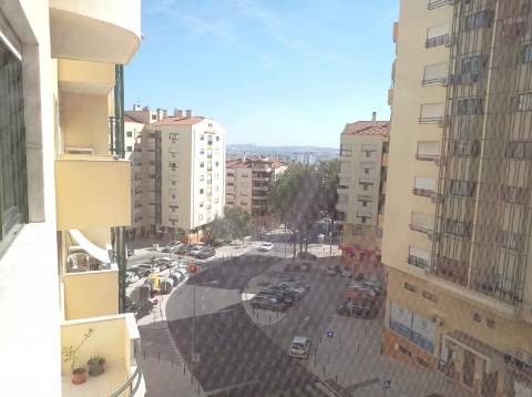 Apartamento T2, com arrecadação - Jardim da Radial - Ramada, Odivelas