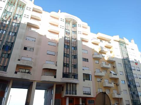 Apartamento T2, com arrecadação - Jardim da Radial - Ramada, Odivelas