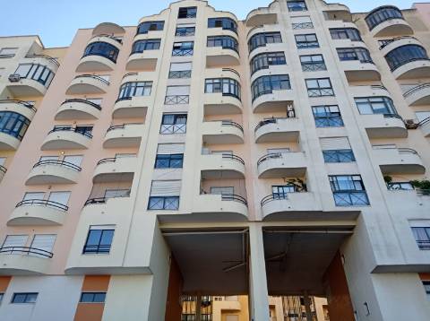 Apartamento T2, com arrecadação - Jardim da Radial - Ramada, Odivelas