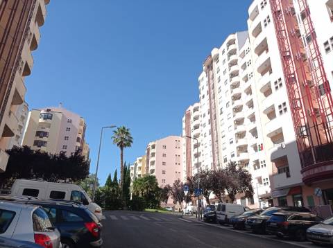 Apartamento T2, com arrecadação - Jardim da Radial - Ramada, Odivelas