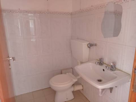 Apartamento T3, para renovação, em Casal de Cambra - Sintra