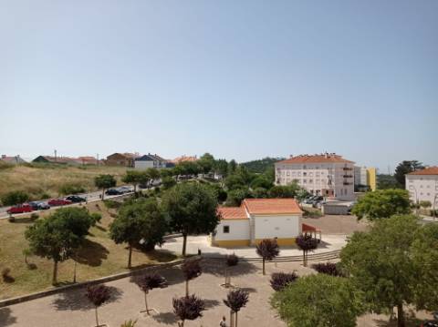 Apartamento T3, para renovação, em Casal de Cambra - Sintra