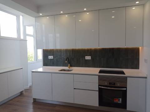 Apartamento T2 - Totalmente Remodelado, na Amadora.