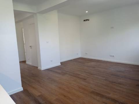 Apartamento T2 - Totalmente Remodelado, na Amadora.