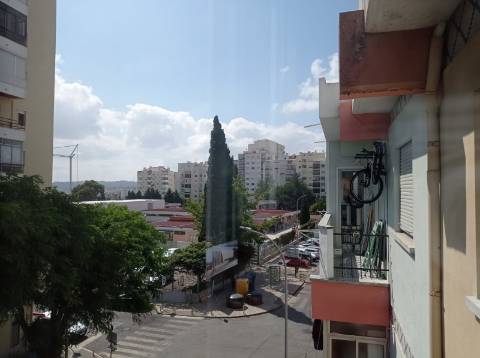 Apartamento T2 - Totalmente Remodelado, na Amadora.