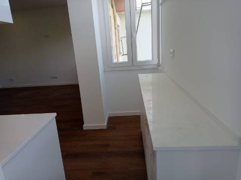 Apartamento T2 - Totalmente Remodelado, na Amadora.