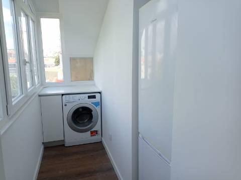 Apartamento T2 - Totalmente Remodelado, na Amadora.