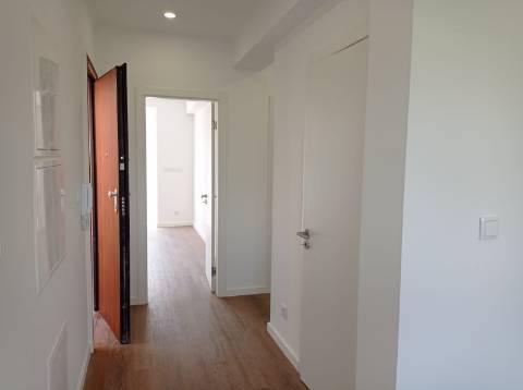 Apartamento T2 - Totalmente Remodelado, na Amadora.