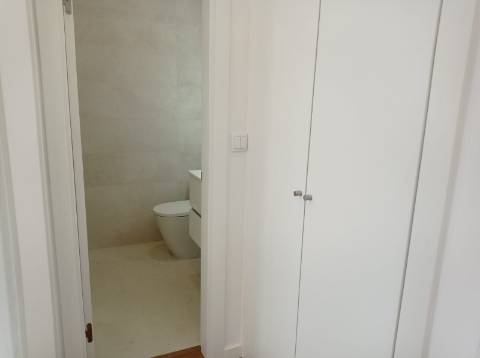 Apartamento T2 - Totalmente Remodelado, na Amadora.