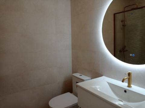 Apartamento T2 - Totalmente Remodelado, na Amadora.