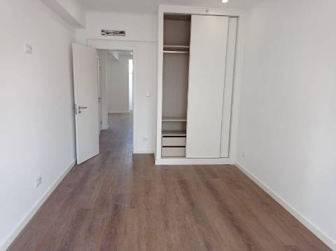 Apartamento T2 - Totalmente Remodelado, na Amadora.