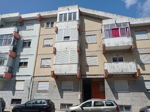 Apartamento T2 - Totalmente Remodelado, na Amadora.