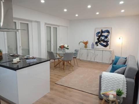 Apartamento T3 - Totalmente remodelado, em Benfica