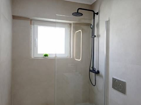 Apartamento T3 - Totalmente remodelado, em Benfica