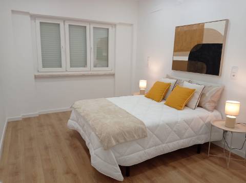 Apartamento T3 - Totalmente remodelado, em Benfica
