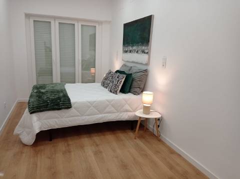 Apartamento T3 - Totalmente remodelado, em Benfica