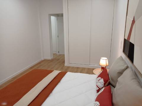 Apartamento T3 - Totalmente remodelado, em Benfica