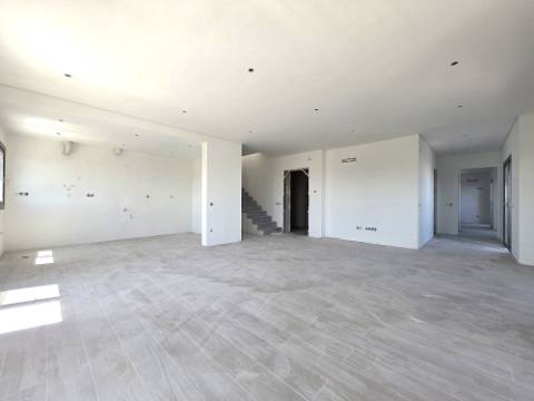 Penthouse T3 com varanda, jacuzzi e lugar de estacionamento em Tavira
