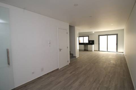 Exclusiva Moradia T3+1 em Tavira - Modernidade, Conforto e Qualidade Superior!
