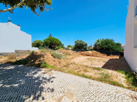Lote com projeto aprovado, piscina e vistas de mar, centro de Tavira, Algarve