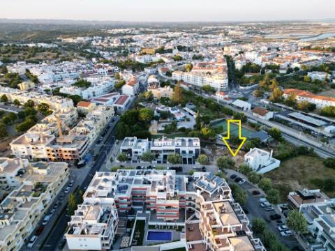 Lote com projeto aprovado, piscina e vistas de mar, centro de Tavira, Algarve
