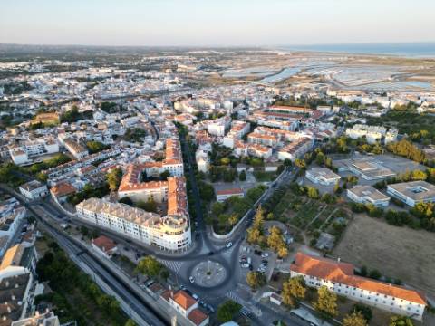 Lote com projeto aprovado, piscina e vistas de mar, centro de Tavira, Algarve