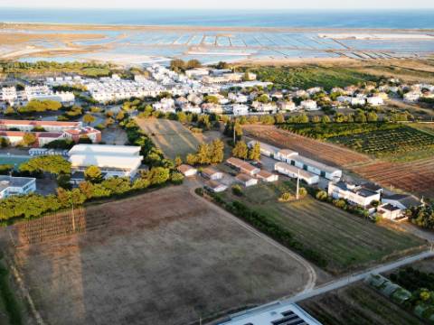 Lote com projeto aprovado, piscina e vistas de mar, centro de Tavira, Algarve