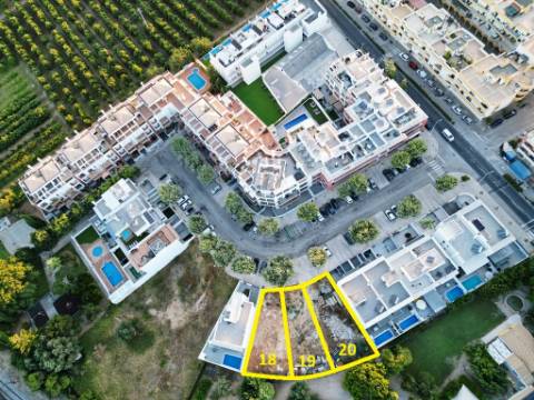 Lote com projeto aprovado, piscina e vistas de mar, centro de Tavira, Algarve