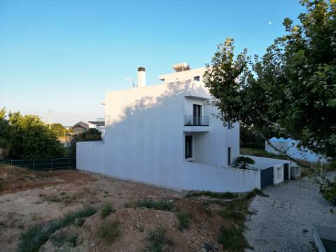 Lote com projeto aprovado, piscina e vistas de mar, centro de Tavira, Algarve