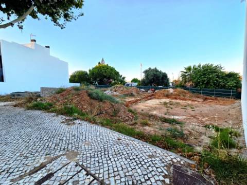 Lote com projeto aprovado, piscina e vistas de mar, centro de Tavira, Algarve