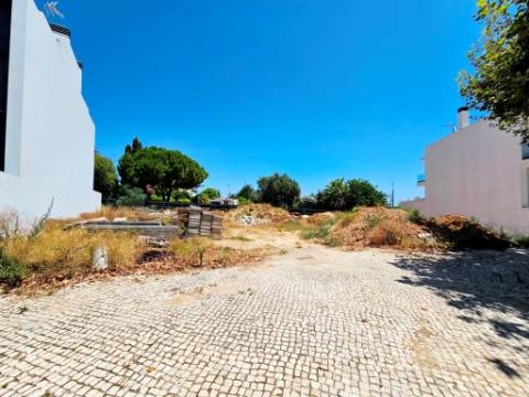 Lote com projeto aprovado, piscina e vistas de mar, centro de Tavira, Algarve
