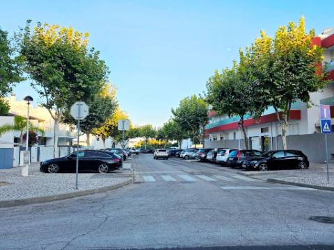 Lote com projeto aprovado, piscina e vistas de mar, centro de Tavira, Algarve