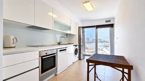 Apartamento T2 - Condomínio METROCITY - Parque das Nações.