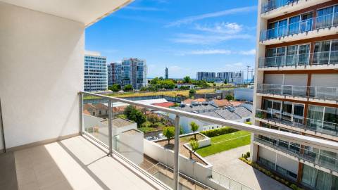 Apartamento T2 - Condomínio METROCITY - Parque das Nações.