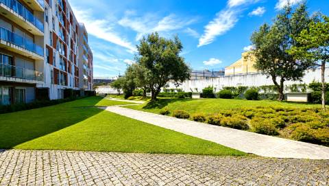 Apartamento T2 - Condomínio METROCITY - Parque das Nações.