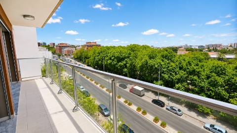 Apartamento T2 - Condomínio METROCITY - Parque das Nações.