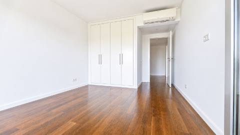 Apartamento T2 - Condomínio METROCITY - Parque das Nações.