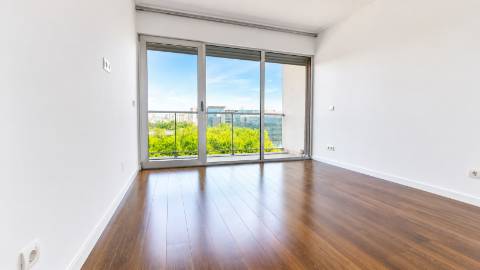 Apartamento T2 - Condomínio METROCITY - Parque das Nações.