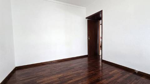 Apartamento T2 com Sótão e Terraço - Bairro do Casal Novo, Caneças